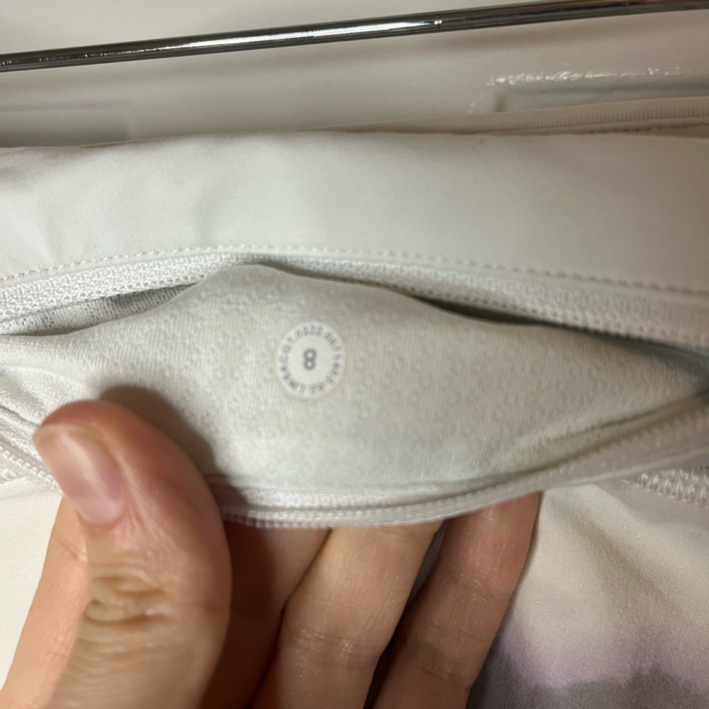 Lululemon Athletica White and Gray Skirt 8 reposhing bc I bought the wrong size - Picture 11 of 16